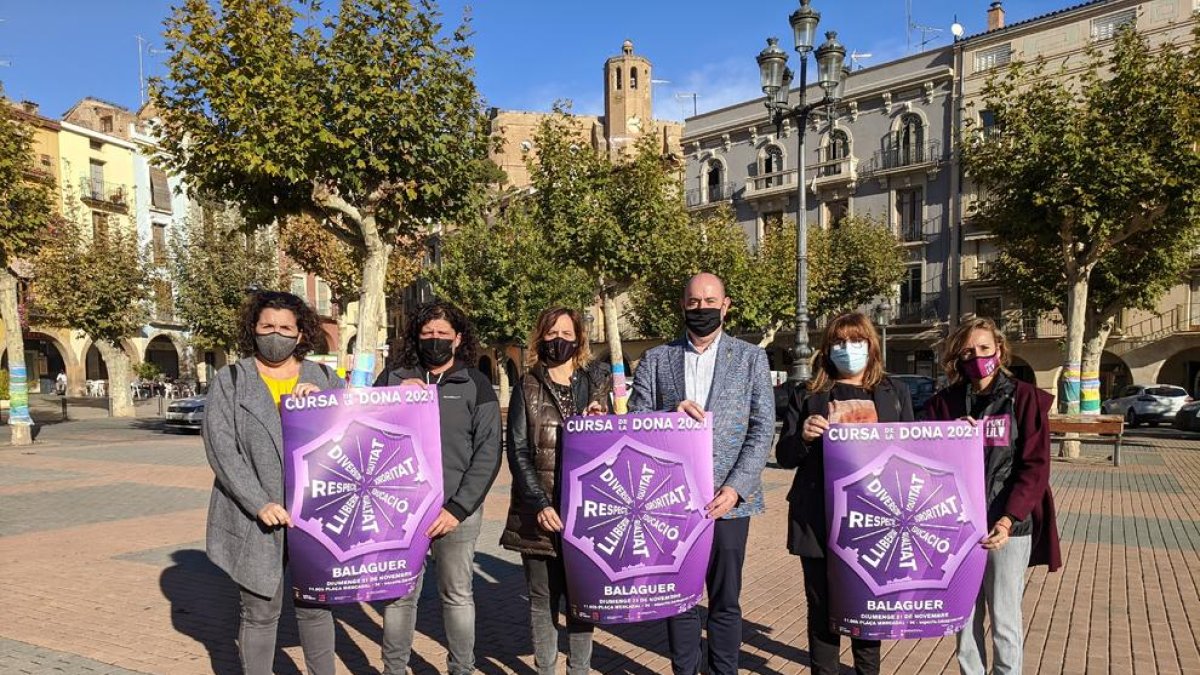 La Cursa de la Dona es va presentar ahir a la plaça Mercadal de Balaguer.