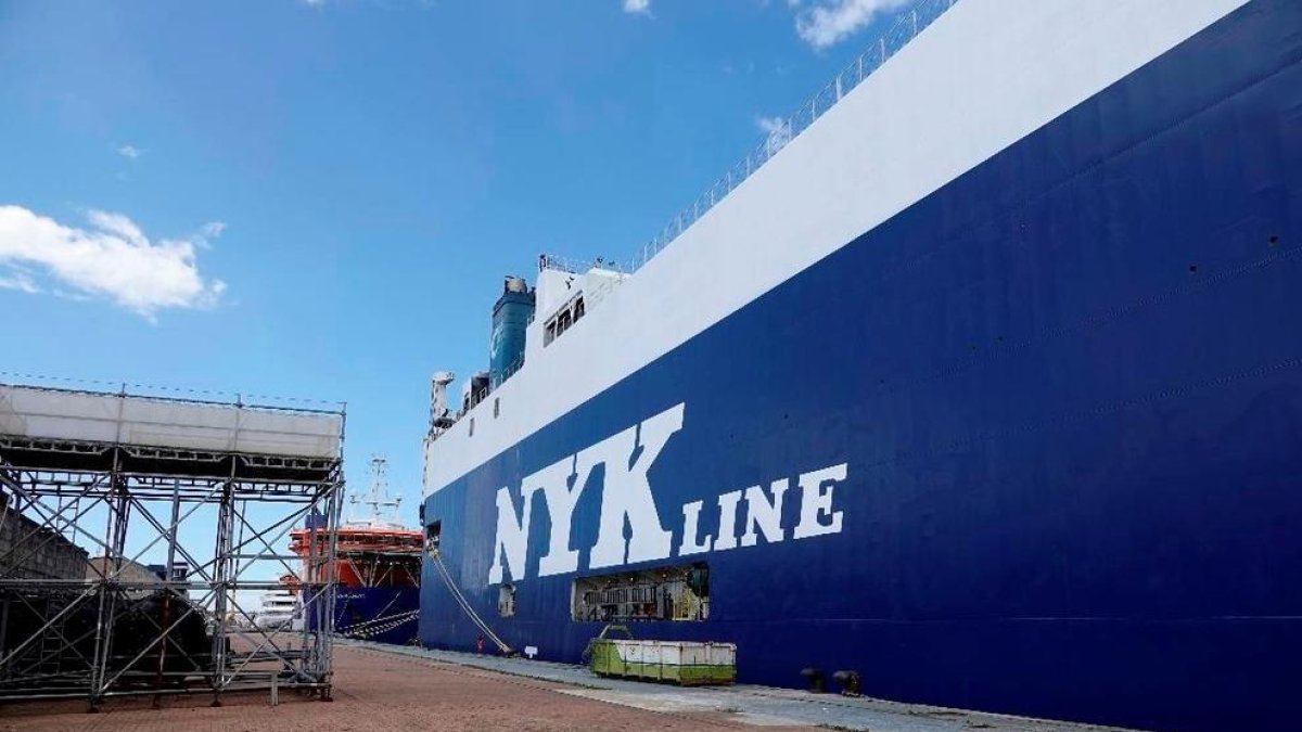 Los tripulantes del buque en cuarentena en Vigo evolucionan bien.