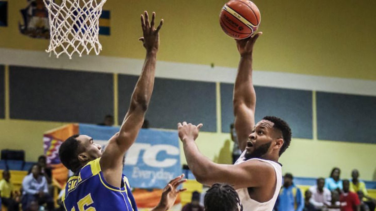 Shaquille O’Neal Cleare, en un partit amb la selecció bahamiana.