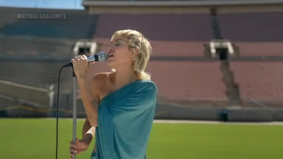 La cantante Miley Cyrus, en una de las actuaciones del concierto.