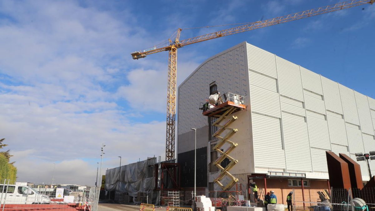 Salud vacuna desde hoy a sanitarios del Arnau, Santa Maria y de los CAP