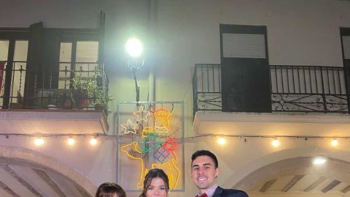 Mariví Chacón, Rut Camí i Joan Llompart donen les campanades.