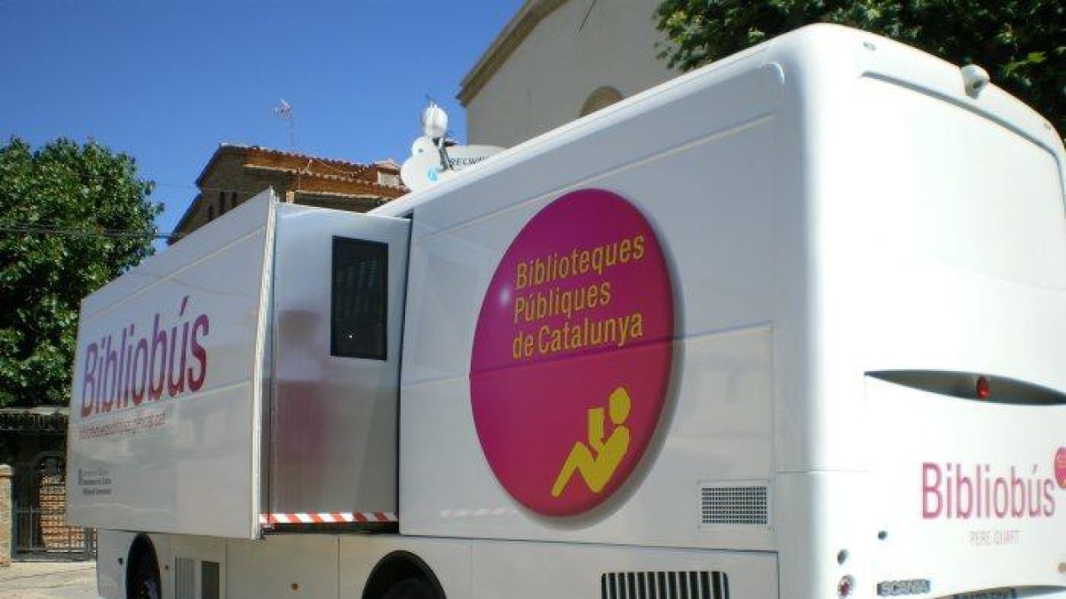 La ‘petaca’ extensible del Bibliobús Pere Quart, espatllada.