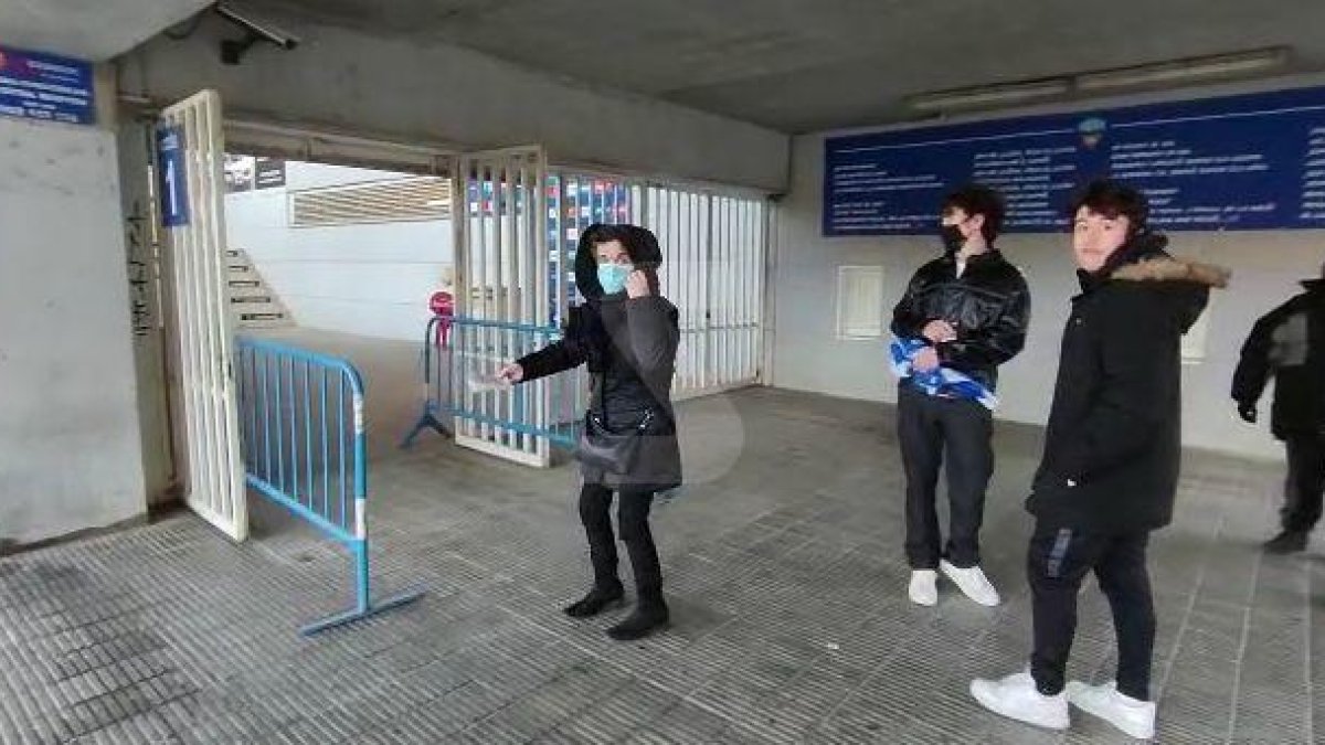Las puertas del Camp d'Esports, abiertas sin ningún control en el partido del Lleida contra el Ejea