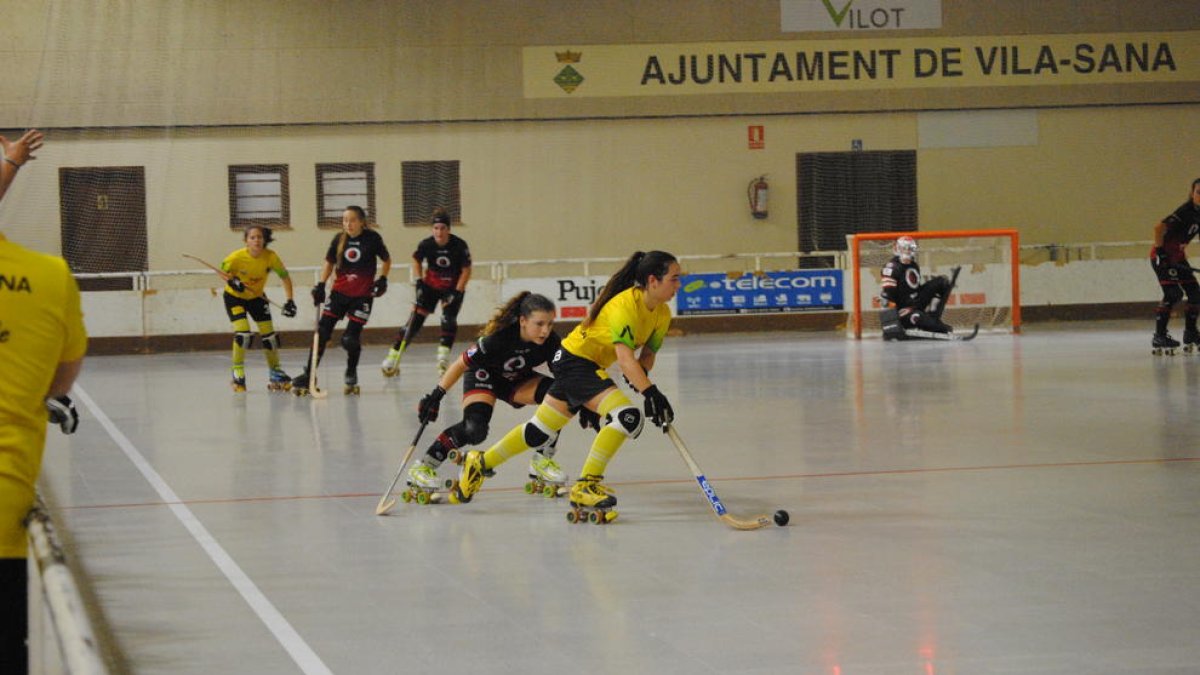 Una jugada del partido de ayer entre el Vilanova y el Vila-sana.