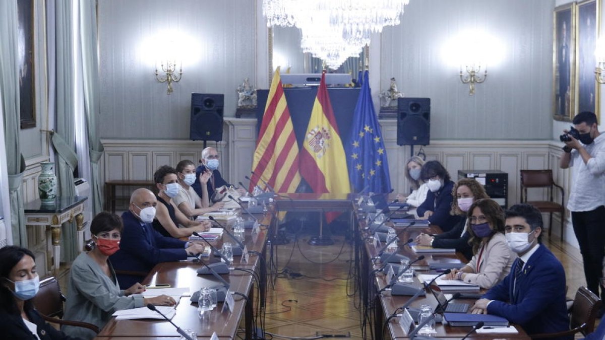Representants del Govern espanyol i de la Generalitat a la comissió bilateral celebrada ahir a Madrid.