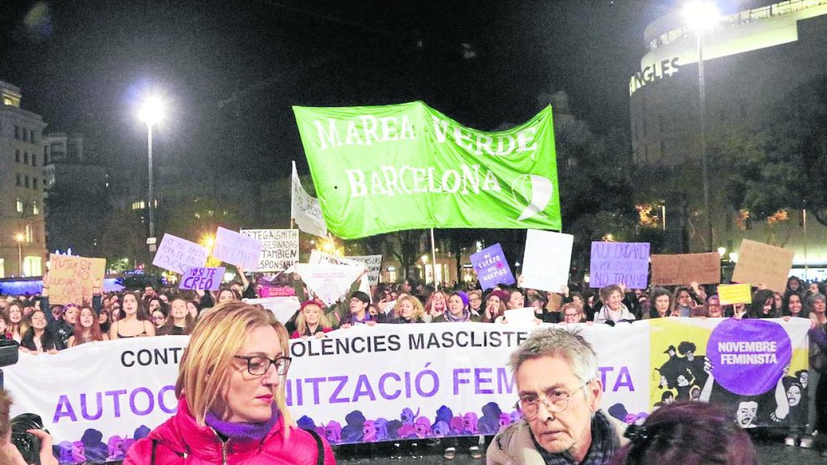 Cabecera de la manifestación celebrada ayer en Barcelona.