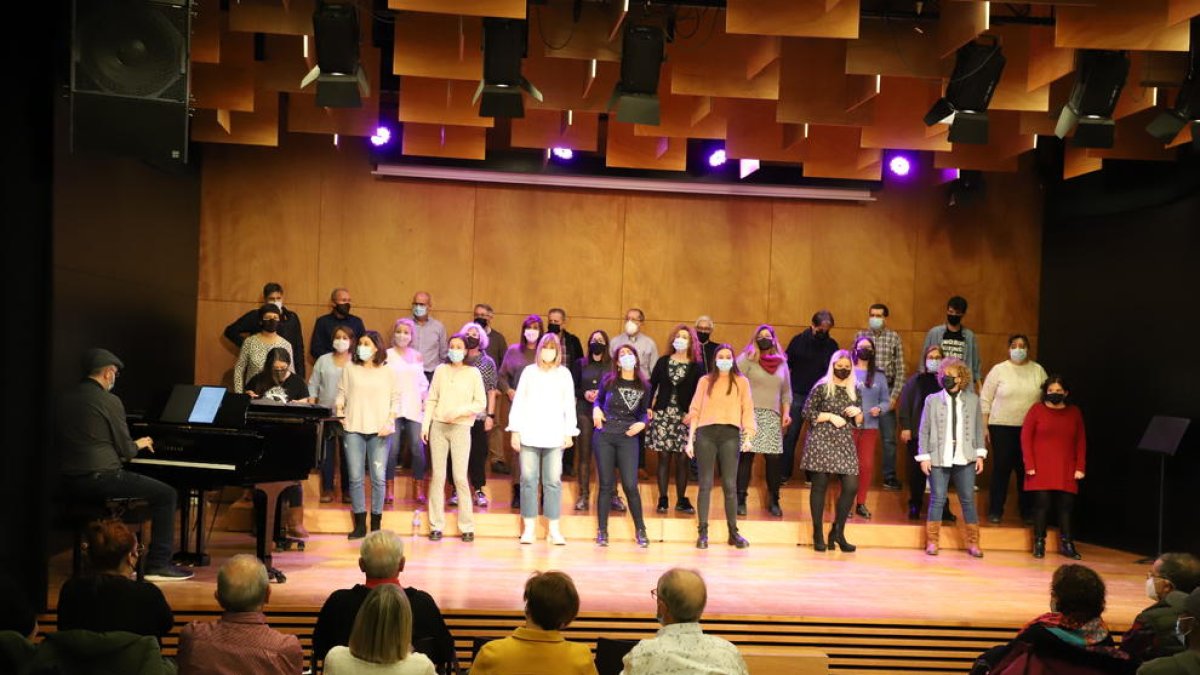 L’Espai Orfeó va acollir ahir l’assaig general de la nova edició de l’espectacle ‘Christmas & Hits’, que es presentarà a la Llotja el dia 19.