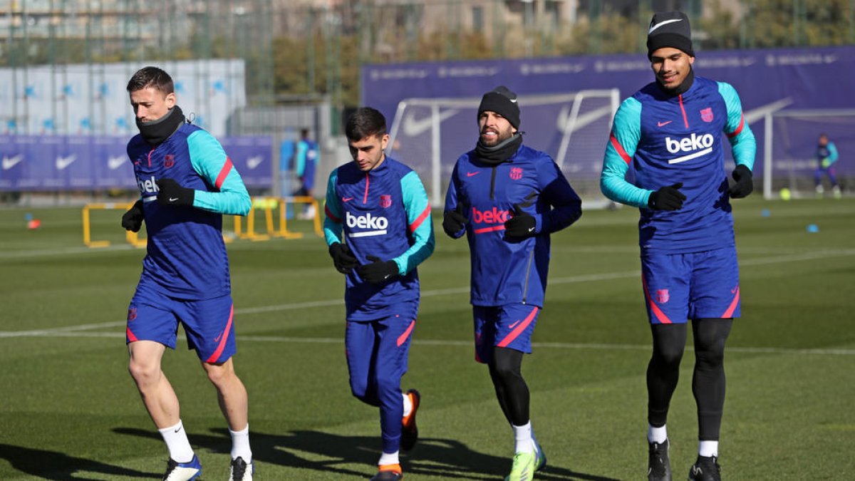 Los jugadores del Barça completaron ayer una sesión de recuperación tras el partido en Huesca.