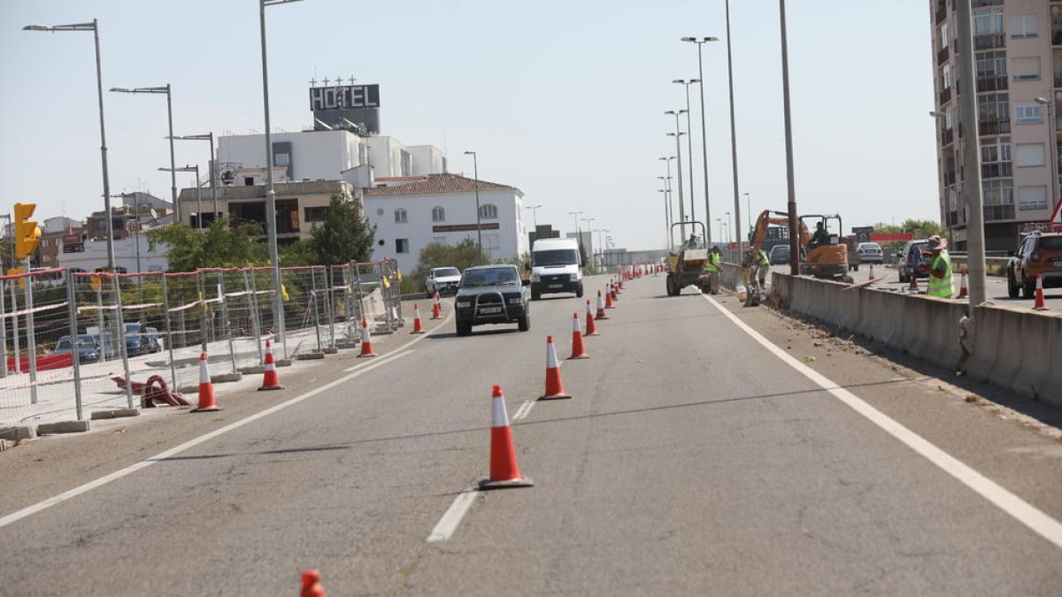 Tallen dos carrils de l'Ll-11 per adequar el nou accés a Copa d'Or