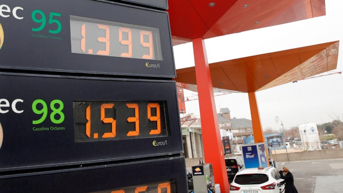 El preu dels carburants es desploma fins el nivell més baix des de 2017