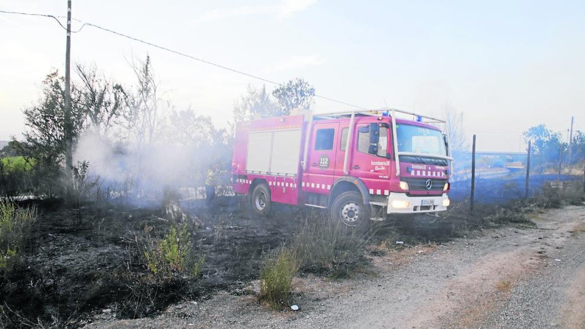 Incendio ayer entre Lleida y Albatàrrec.