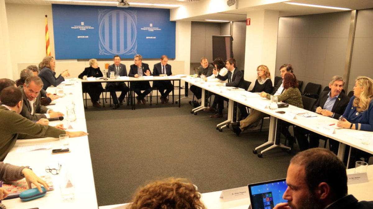 La reunió institucional ahir per fer balanç dels ajuts atorgats als municipis.
