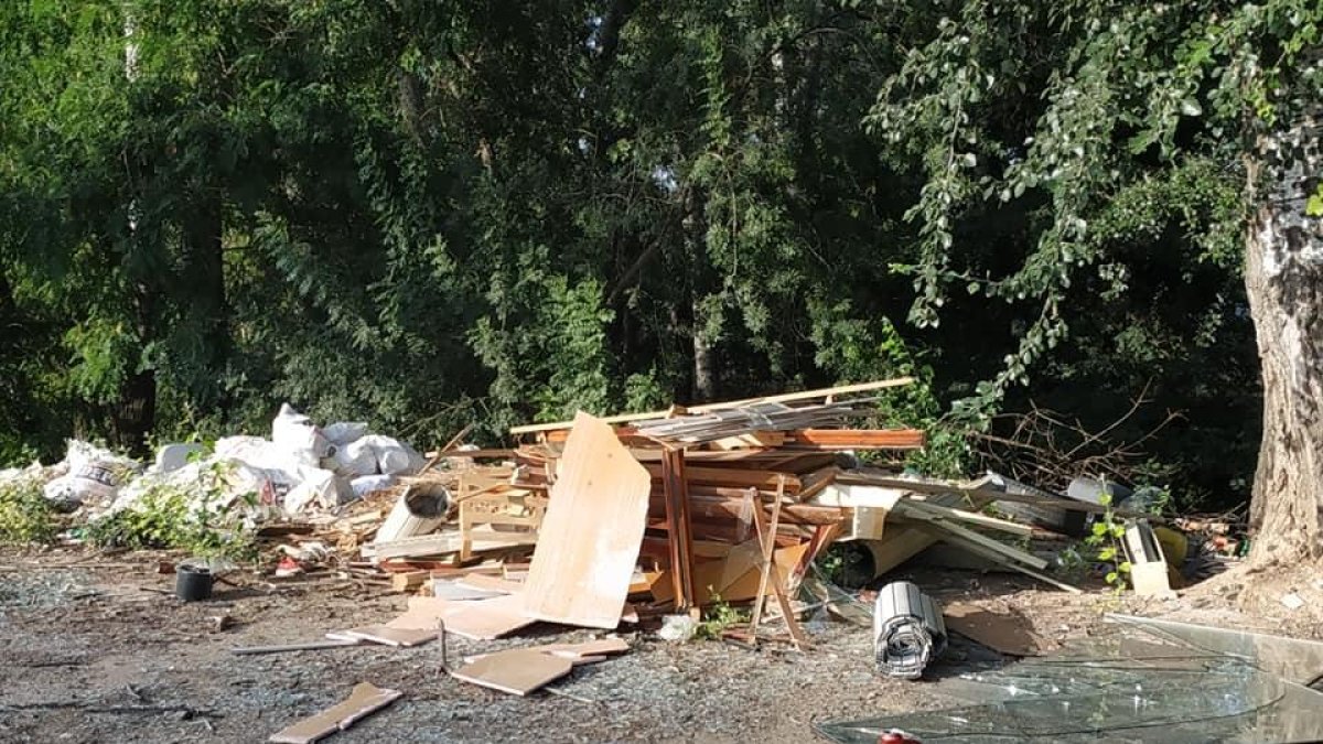 Vertido en la cuarta acequia denunciado a los agentes rurales.
