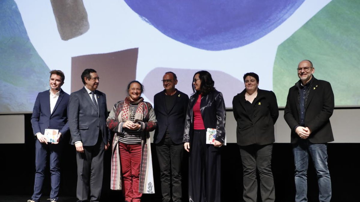 L’alcalde i la directora d’Animac, ahir amb la resta de representants institucionals, l’artista Florence Miailhe i el presentador.