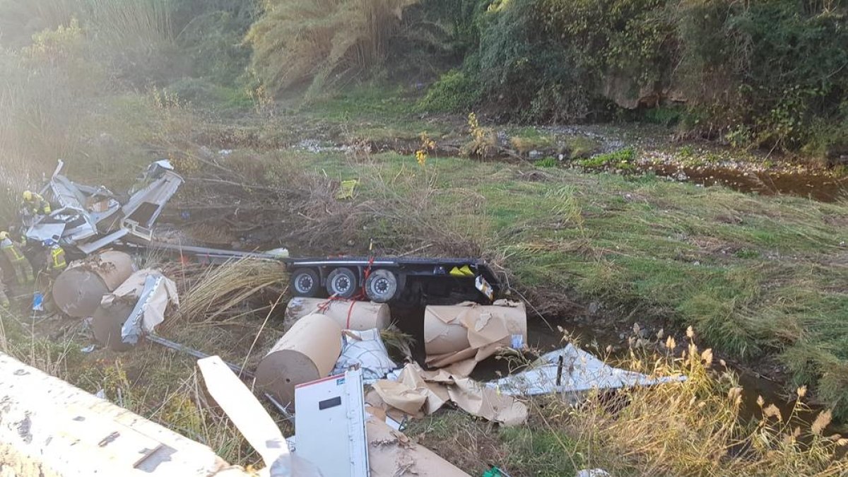 Imatge de l’estat en el qual va quedar el camió.