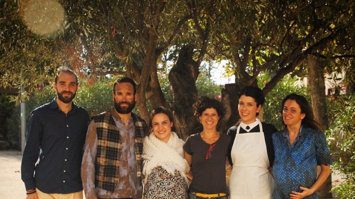 L’autor i els cantants de l’òpera ‘La Maternitat d’Elna’.