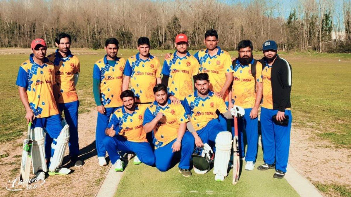 Els jugadors del Lleida Tigers, el primer equip lleidatà federat de criquet.