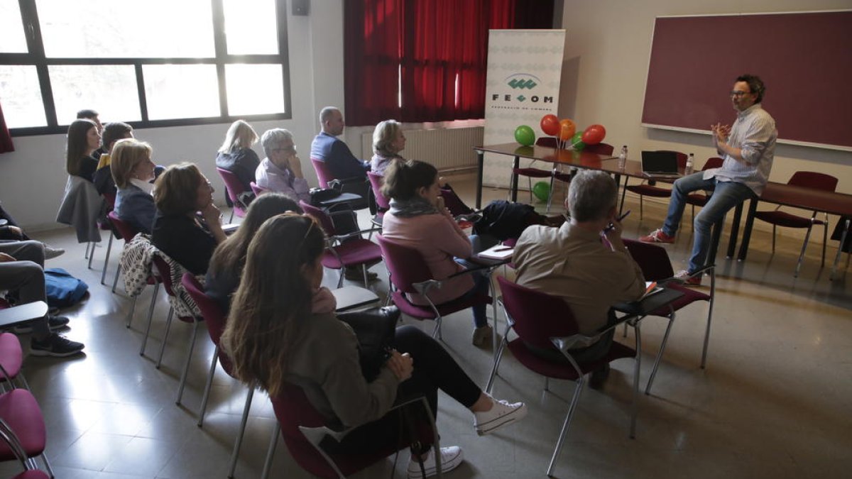 Xavier Martínez, de Xtrategics, dio la charla en el Rectorado.