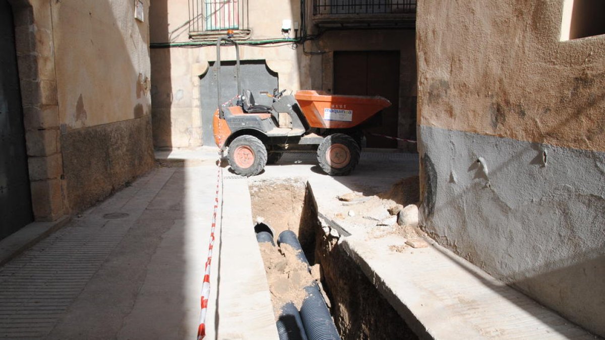 Un dels carrers en obres.