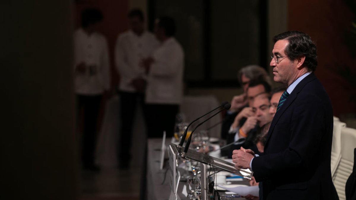 El presidente de la CEOE, Antonio Garamendi, ayer, en un desayuno informativo en Sevilla.