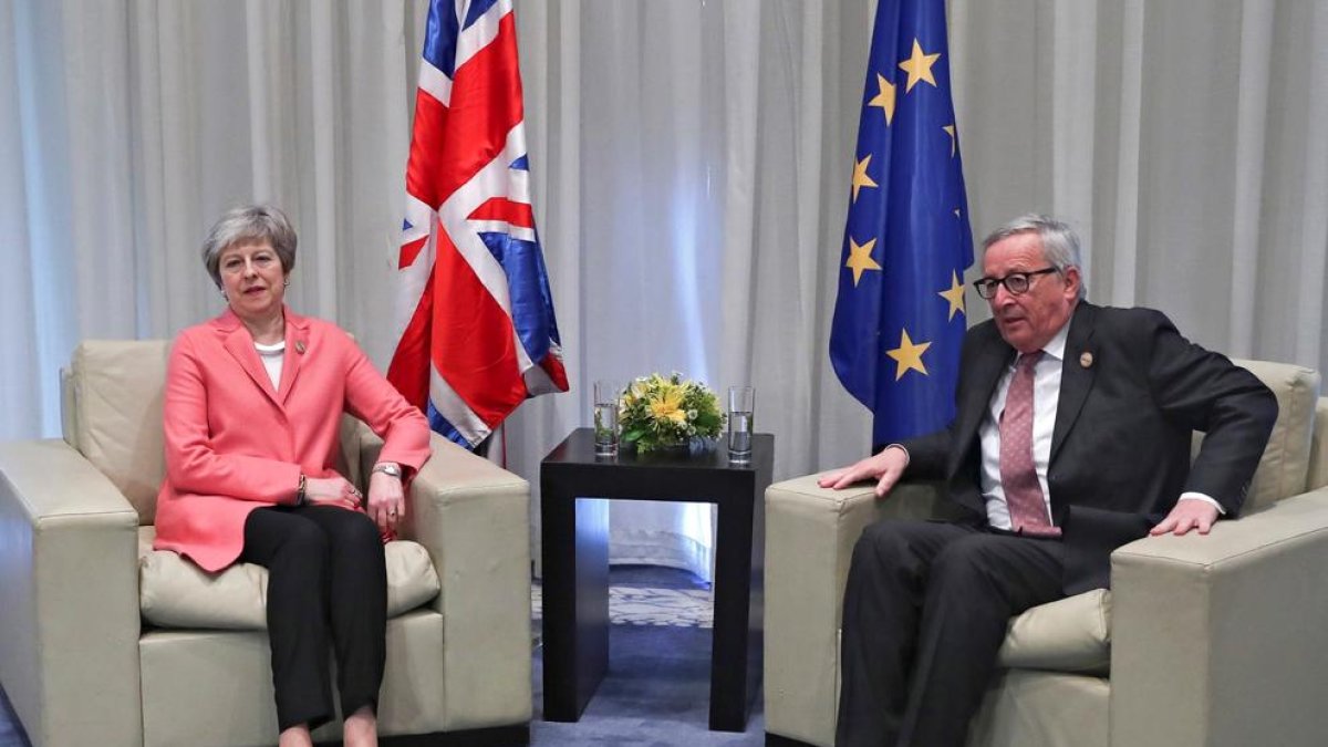 Jean-Claude Juncker i Theresa May, durant la reunió bilateral que van fer a Sharm al-Sheikh.