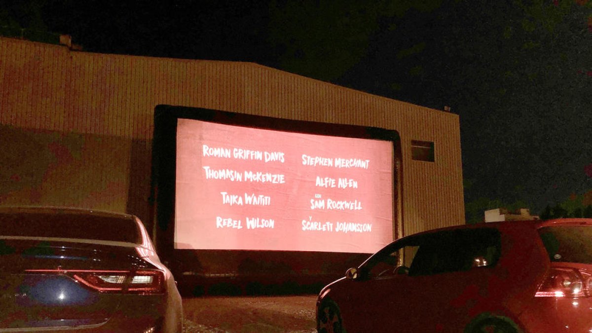 Una prueba nocturna del autocine de Golmés.