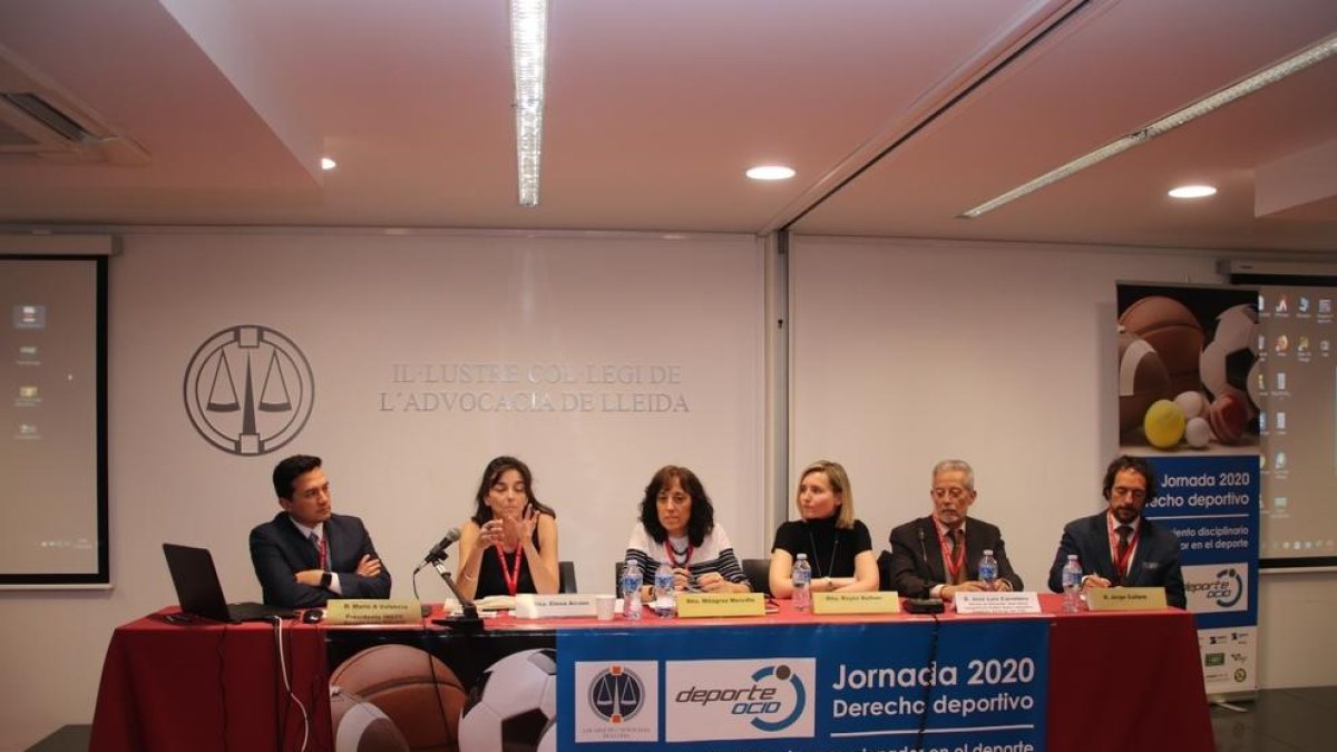 A la imatge, la taula redona de la jornada celebrada ahir.