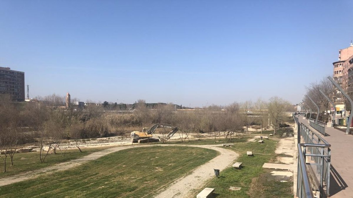 Las obras para renovar el canal de aguas bravas.