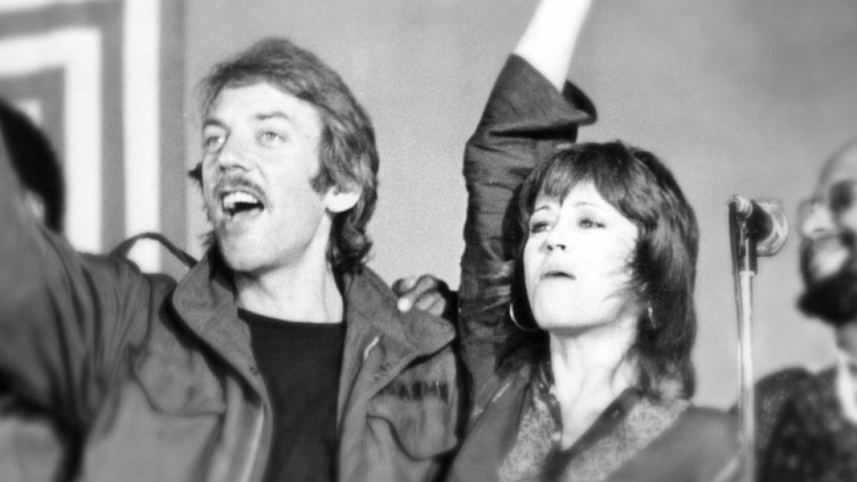 Donald Sutherland i Jane Fonda, en una manifestació.