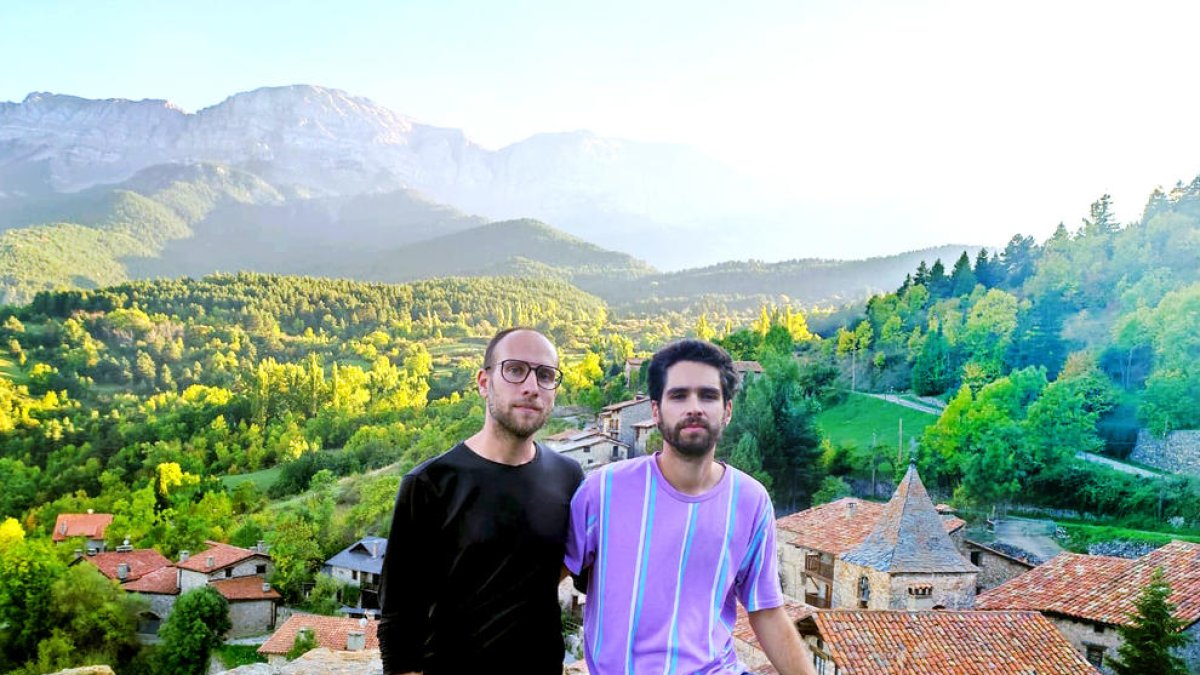 Denuncien assetjament homòfob en un poble de l'Alt Urgell i el consistori media per parar-lo