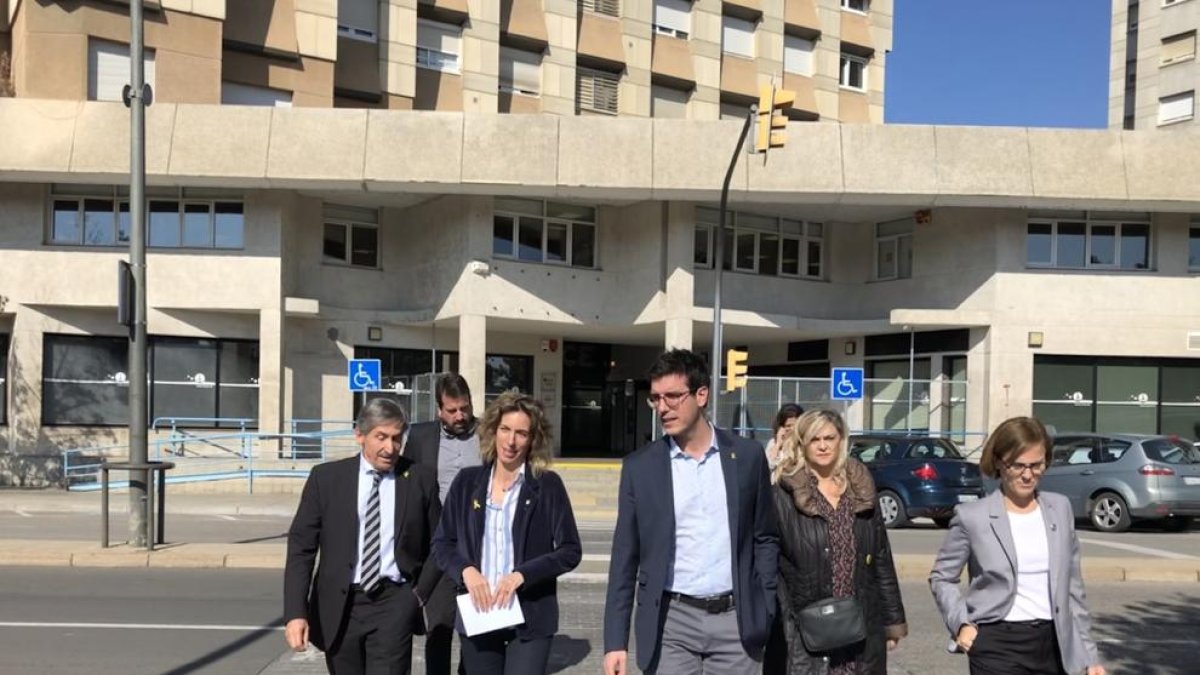 La consellera Chacón, ahir, després de visitar els serveis territorials d’Empresa a la capital del Segrià.