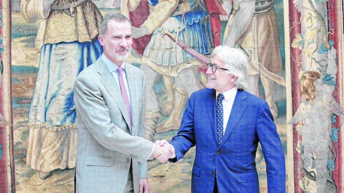 El rei Felip VI al costat del president de la patronal catalana Foment del Treball, Josep Sánchez Llibre.