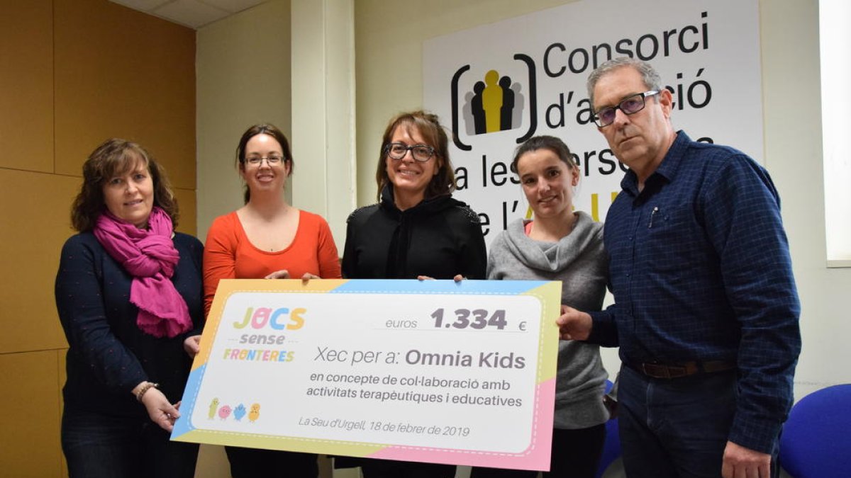 La asociación entregó ayer la recaudación al consorcio.