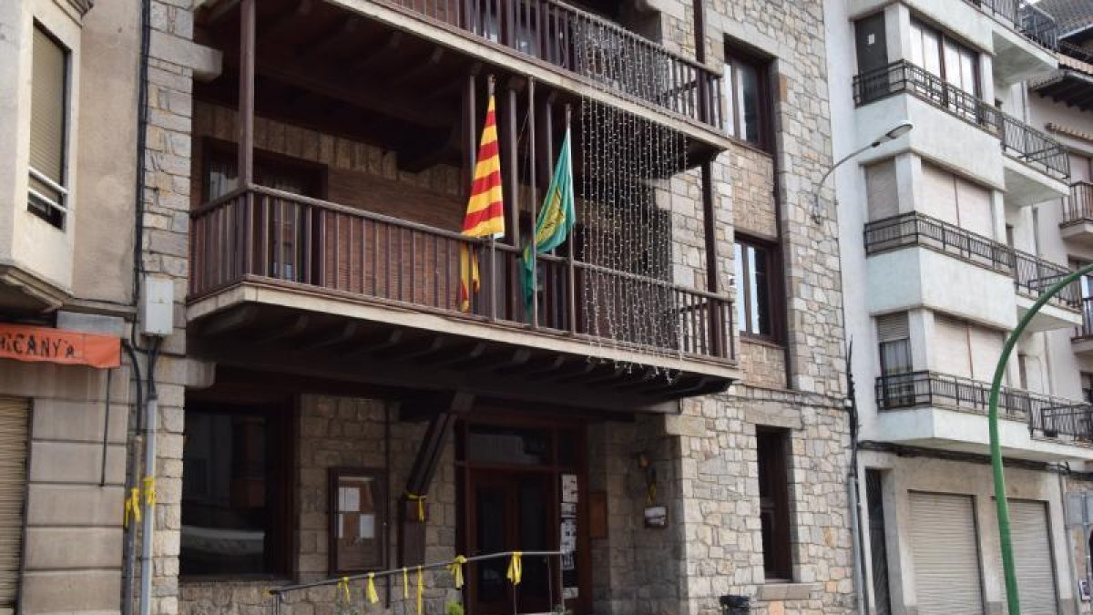 Imagen de la fachada del ayuntamiento de Organyà.