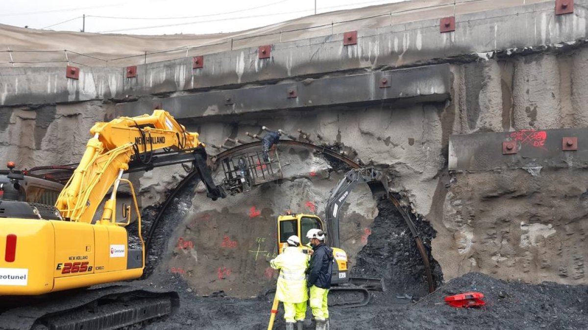 Imatge dels treballs de perforació del túnel del coll de Lilla a la boca de Valls.