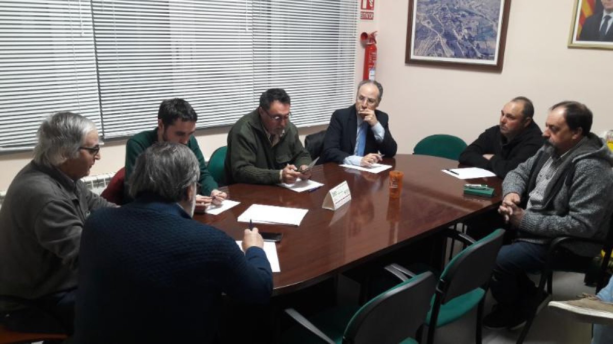 Alcaldes de Les Garrigues y el Segrià, ayer en el Soleràs.