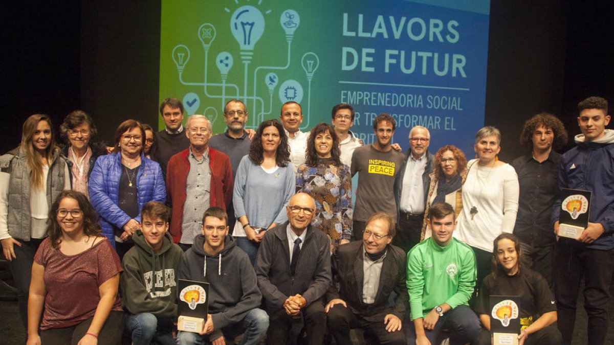 Els ponents, els premiats, els patrocinadors i les autoritats, a la jornada d’ahir.