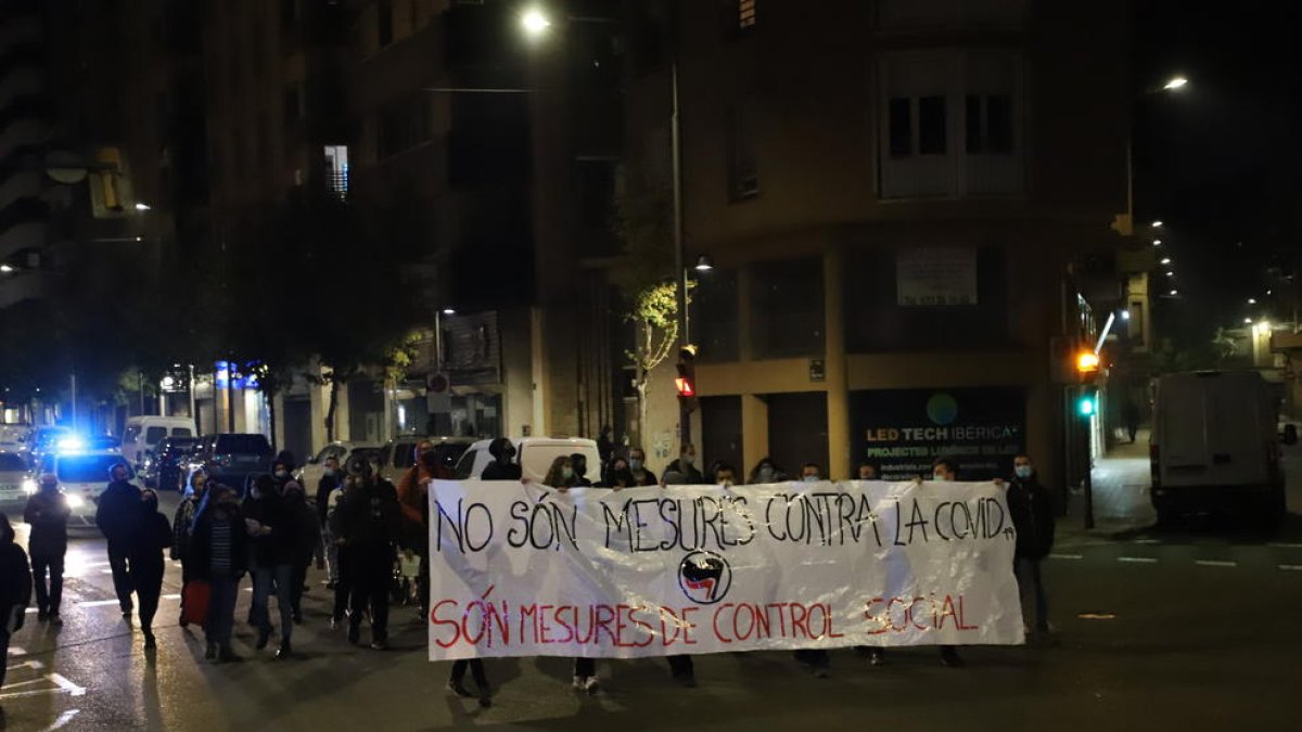 Los manifestantes cortaron la calle Bisbe Ruano durante su marcha.