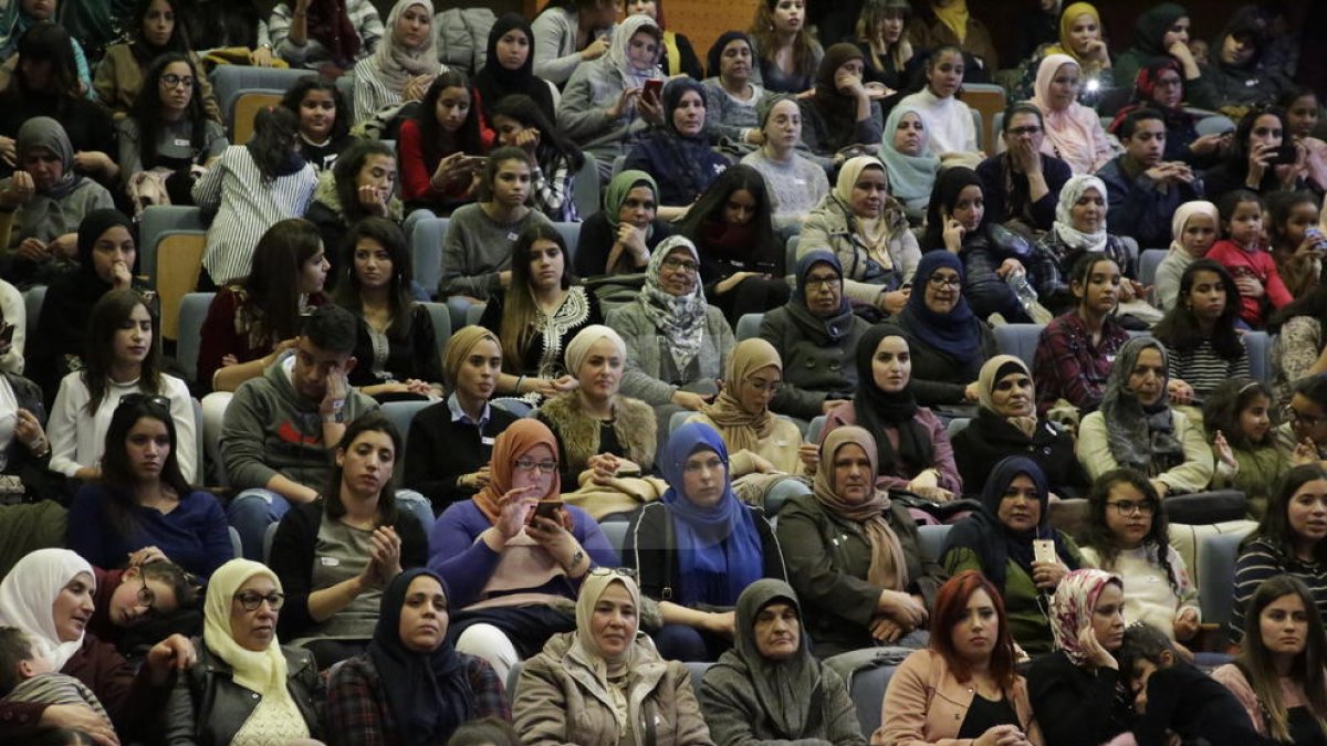 Assistents ahir a la presentació de l'Associació Assalam de Lleida