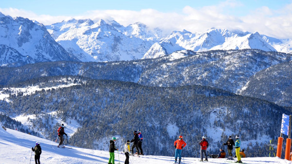 Esquiadores en Baqueira durante las fiestas de Navidad.
