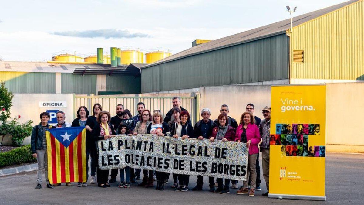Imagen del acto de BxRep delante de General d’Olis.