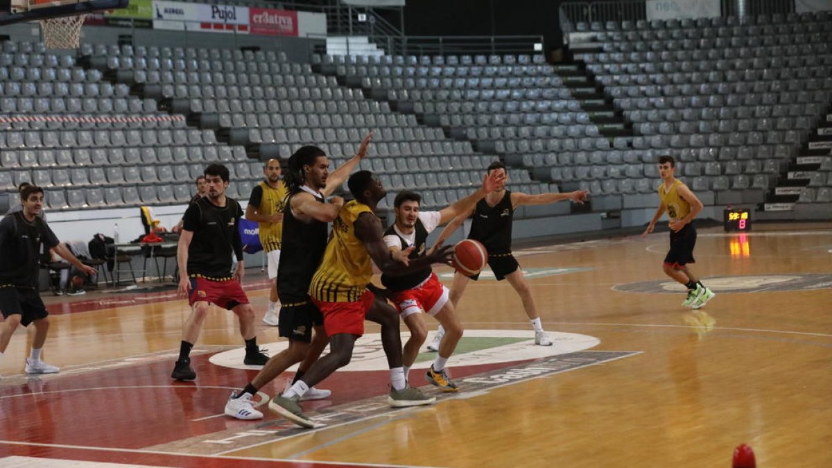 L’equip va reprendre ahir els entrenaments al Barris Nord.