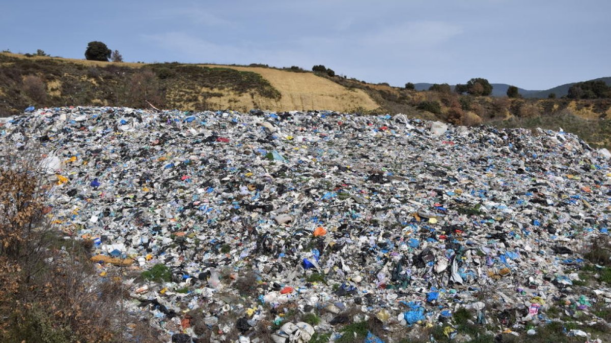 Imatge de l’abocador de Benavarre, al municipi de Montferrer i Castellbò.