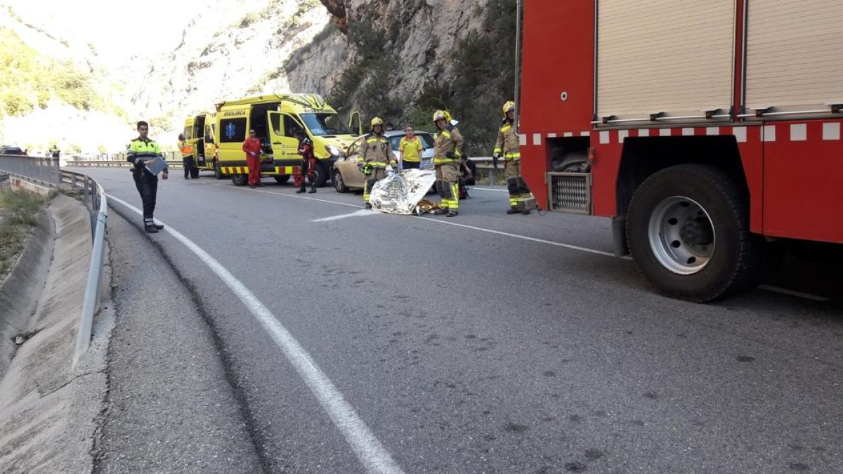 Mor la conductora d'una moto en xocar amb un cotxe en Castell de Mur