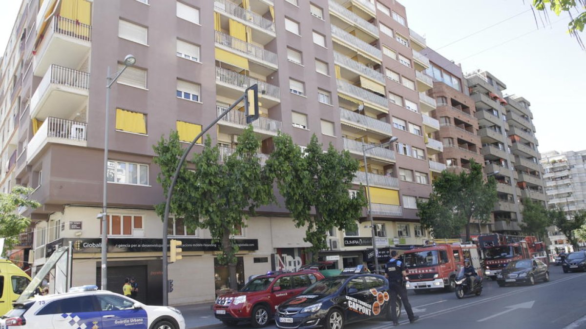 Intoxicada per una fallada elèctrica a Rovira Roure