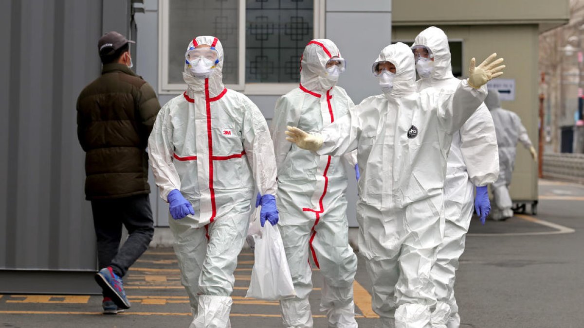 Corea del Sud, un dels focus de l’epidèmia - Mèxic, Islàndia, Dinamarca, Nova Zelanda o els Països Baixos van confirmar ahir els primers afectats pel coronavirus, originat a finals de desembre a la ciutat xinesa de Wuhan. Un dels focus més i ...