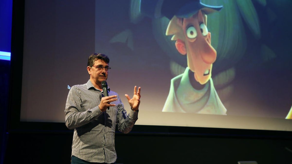 Fernando Moro va encomanar ahir als futurs animadors la passió per l’ofici, a la Llotja.