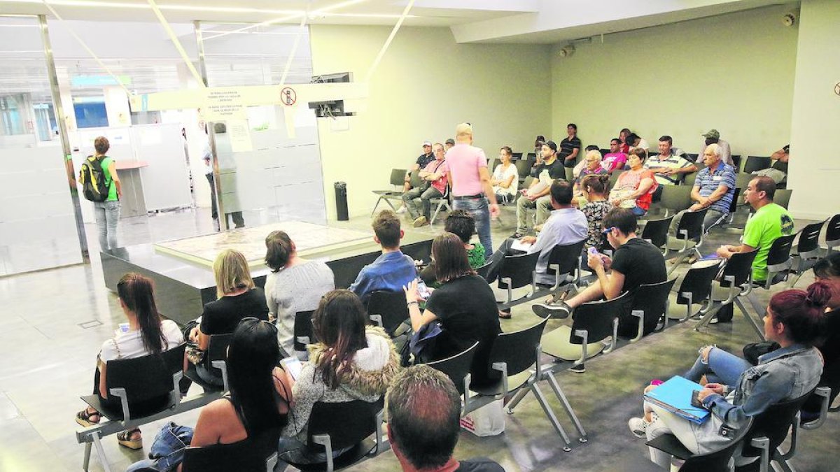Sala de espera de la oficina del Servei d’Ocupació de Catalunya en Lleida.