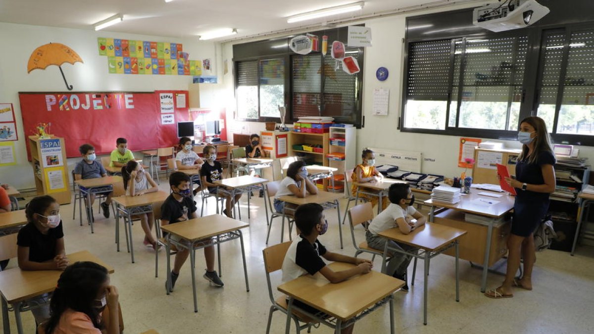 Alumnos y docentes han tenido que llevar mascarilla desde el primer día de curso y tomar más medidas de prevención.